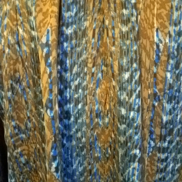 DEEP V-NECK WILLI SMITH TOP. SIZE SM. LOOSE FITTING. - Picture 8 of 10